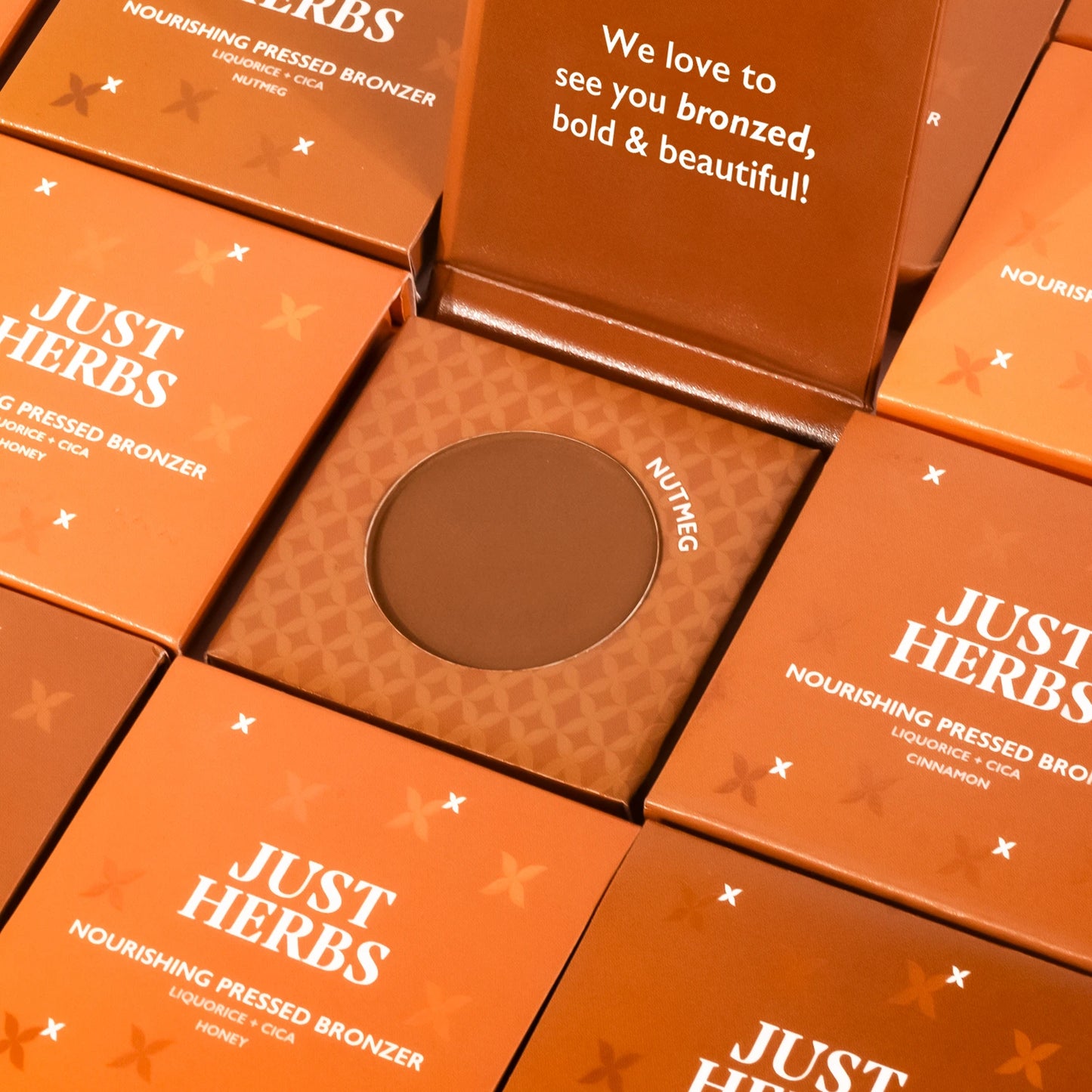 Nourishing Pressed Bronzer with Liquorice and Cica